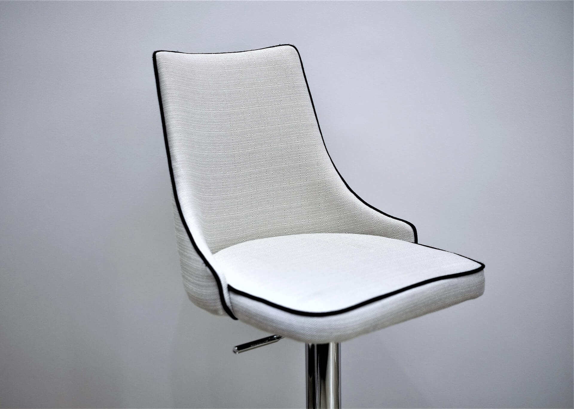 White Lounge Sofa - Image 2